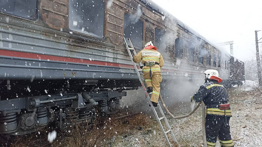 В Краснодарском крае загорелся вагон пассажирского поезда