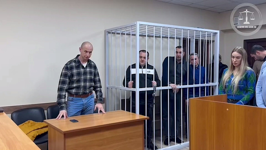 В Сочи суд огласил приговор трем экс-полицейским, вымогавших 1,5 млн рублей у подозреваемых