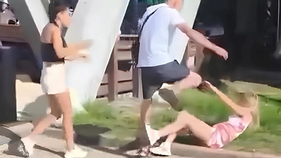 Туристы, устроившие драку у канатки в Сочи, получили по десять суток ареста