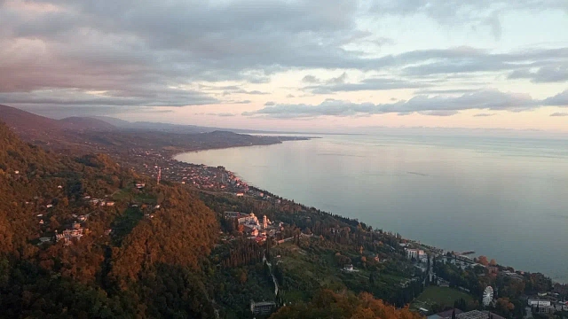 Экономным туристам советуют встречать Новый год в Абхазии