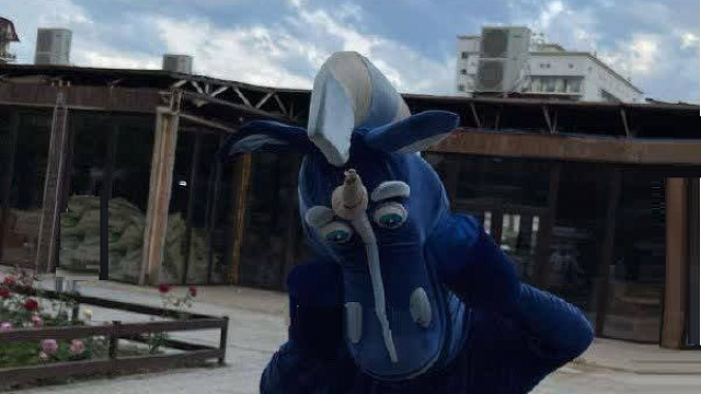 В Анапе туристов терроризируют аниматоры в костюмах коней