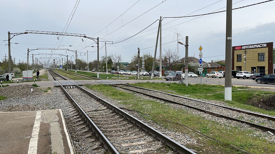 Поезд «Севастополь — Москва» сбил женщину на велосипеде под Краснодаром