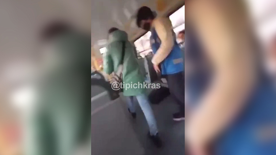 В краснодарском трамвае избили девушку за отказ надевать маску