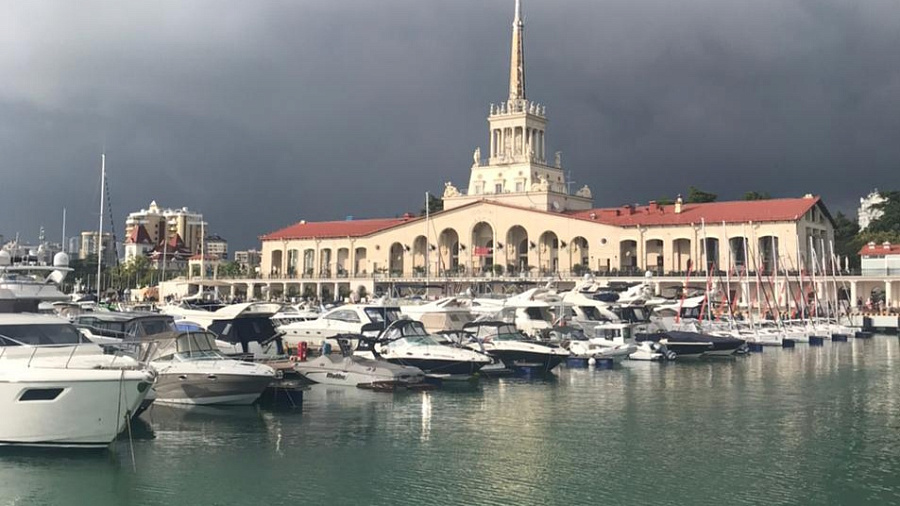 В Сочи, Геленджике, Анапе, а также на курортах Краснодарского края в выходные дни ожидается дождливая погода и сильный ветер
