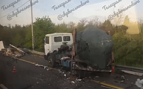 В Краснодаре два грузовика столкнулись на Восточном обходе 