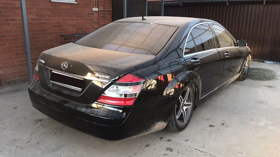 В Краснодарском крае приставы арестовали «Mercedes-Benz» за долг в 300 тысяч рублей