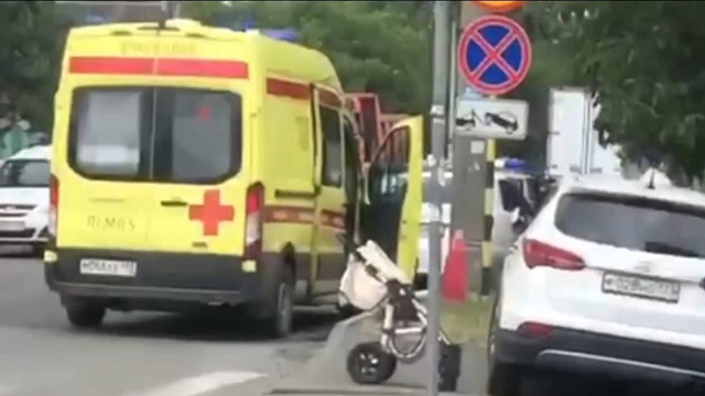 В центре Краснодара иномарка сбила женщину с детской коляской (ВИДЕО)