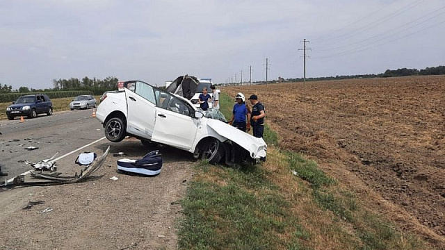 В Краснодарском крае семья погибла в ДТП с грузовиком