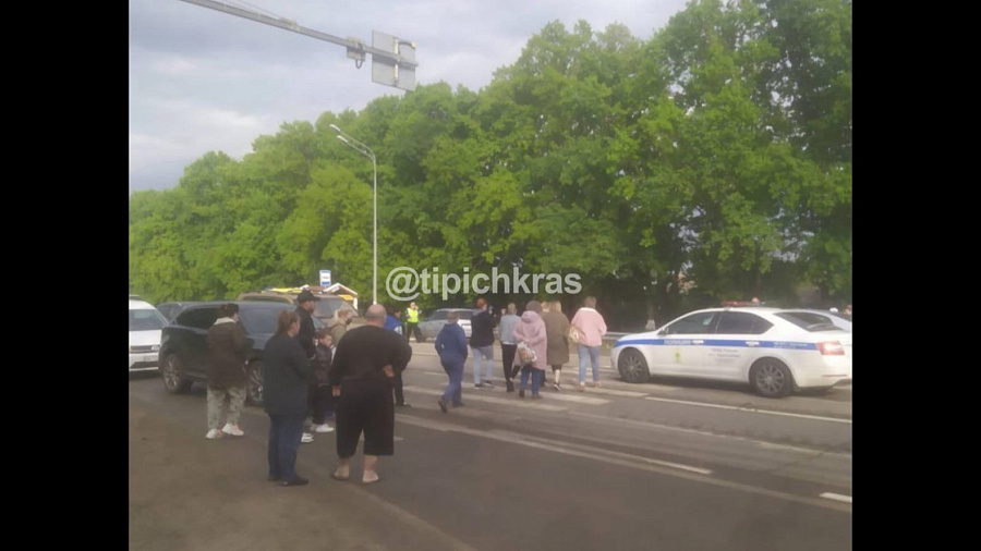 В Краснодаре жители Ростовского шоссе перекрыли дорогу из-за отсутствия света