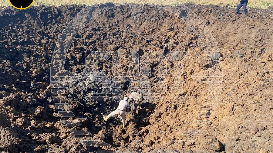 Появилась гигантская воронка в поле: в Приморско-Ахтарске прогремел взрыв