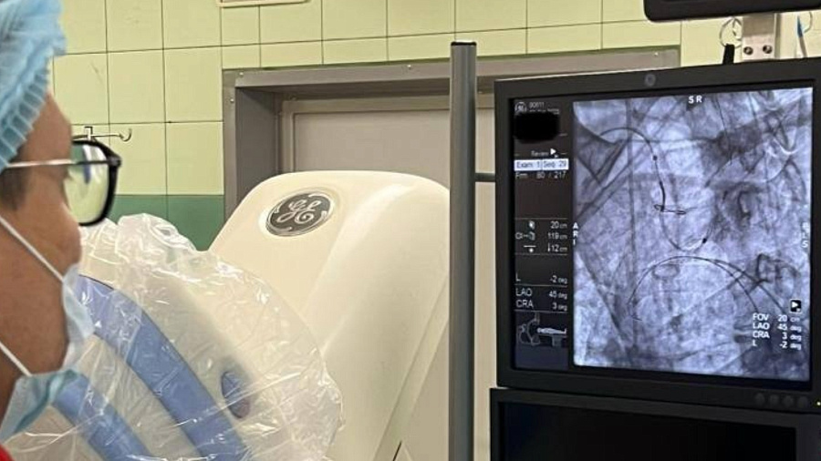 В Краснодаре хирурги впервые в ЮФО заменили пациенту аортальный клапан, используя уникальное средство защиты головного мозга