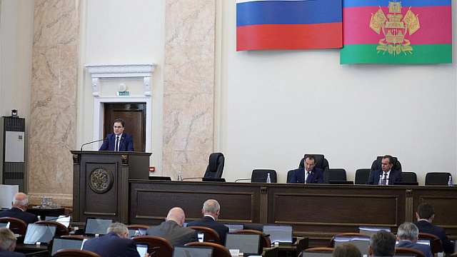 В ЗСК приняли закон о запрете на перевод земель сельхозназначения под жилую застройку