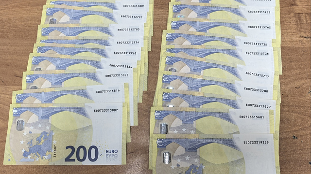 В аэропорту Сочи изъяли 4,5 тысячи долларов у пассажирки, пытавшейся перевезти валюту в Стамбул