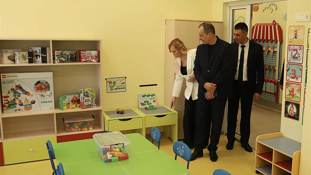 Юрий Бурлачко осмотрел ряд социальных объектов в Красноармейском районе