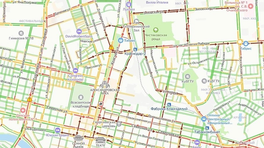 Предновогодняя суета парализовала движение в Краснодаре