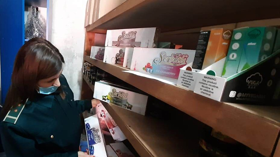 В Краснодаре изъяли более тысячи пачек контрафактного табака для кальяна 