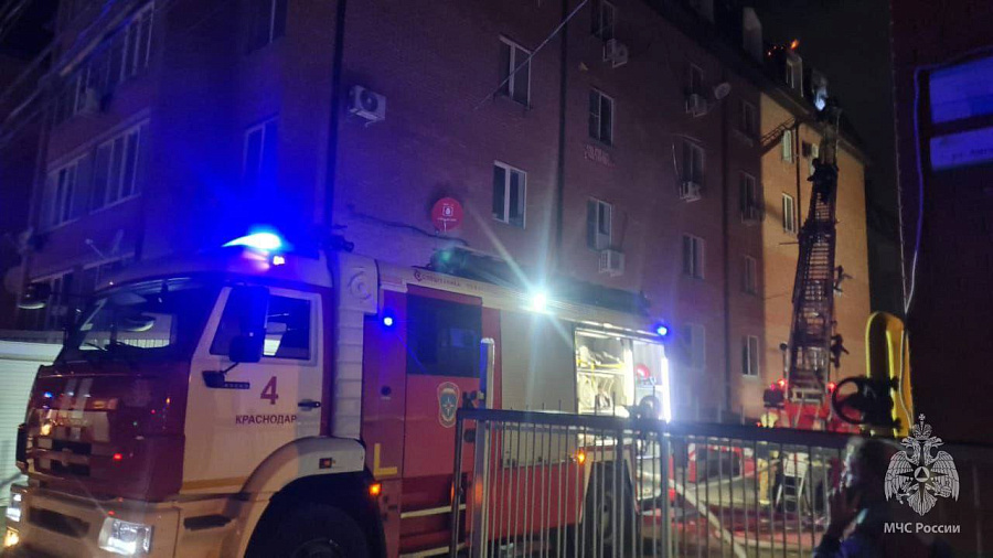 В Краснодаре из горящей многоэтажки эвакуировали 76 человек