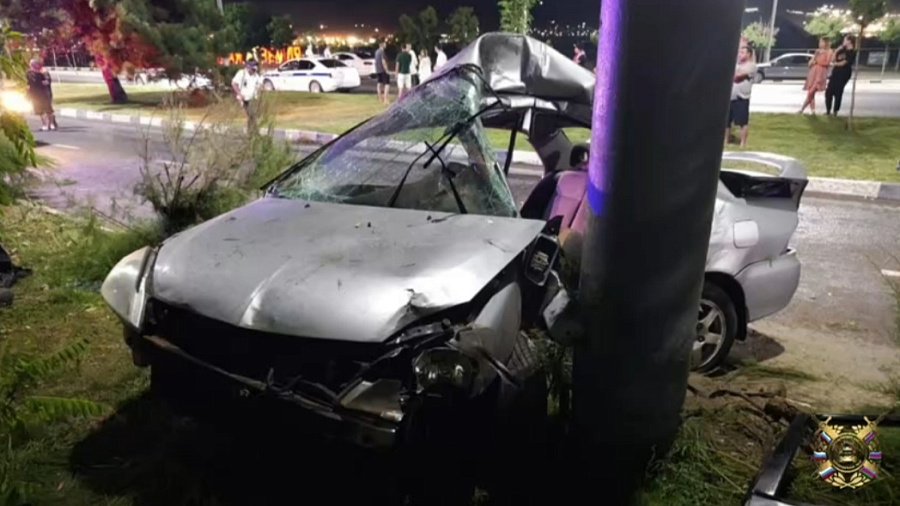 В Новороссийске мужчина на иномарке погиб после столкновения с ЛЭП 