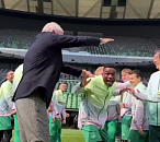 Футболисты «Краснодара» вместе с Галицким выстроились в коридор, чтобы поздравить Кордобу с новым рекордом 