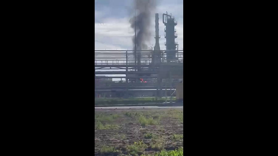 Нефтеперерабатывающий завод «Ильский» на Кубани спустя сутки вновь атаковал беспилотник