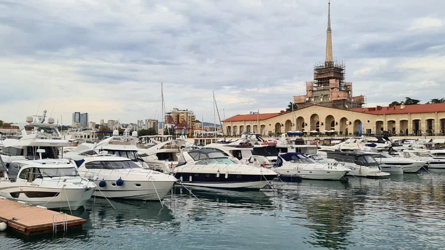 Жителям Сочи назвали время учений со стрельбами в морском порту 8 декабря