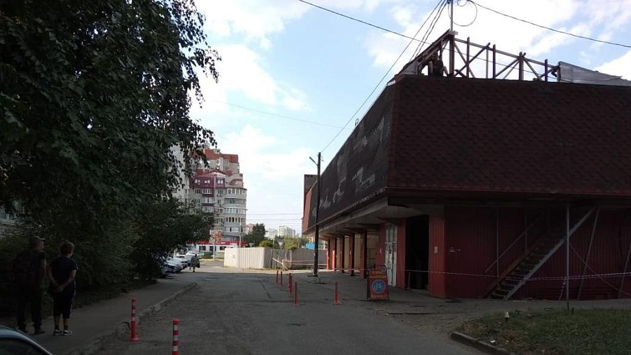В Краснодаре снесли огромный самострой на проспекте Чекистов