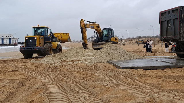 В Анапе с 25 февраля завозят песок на пострадавшие от мазута пляжи