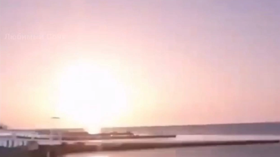Падение метеорита на побережье Сочи попало на видео