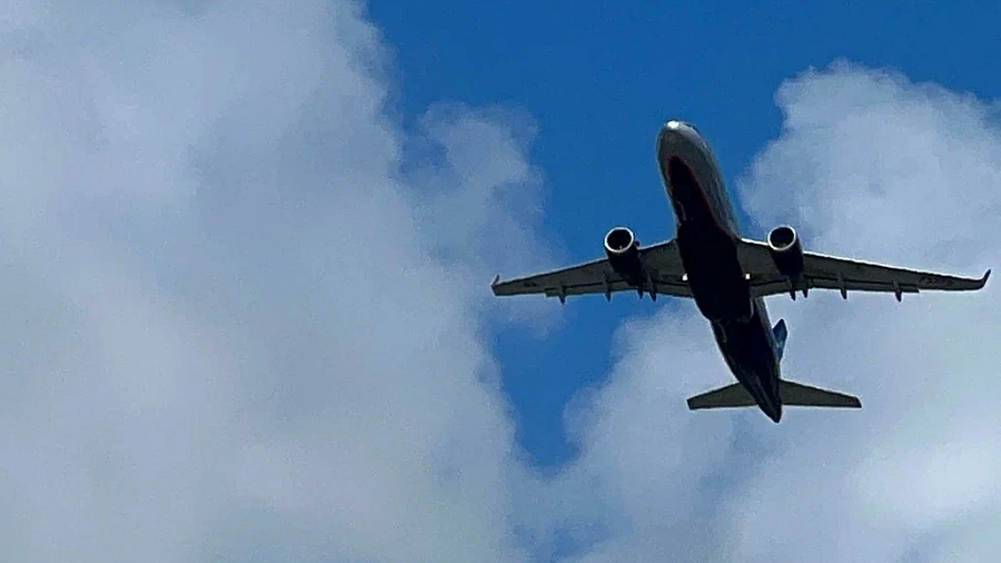 Рейс Azur Air Пхукет – Барнаул подал сигнал бедствия над Китаем