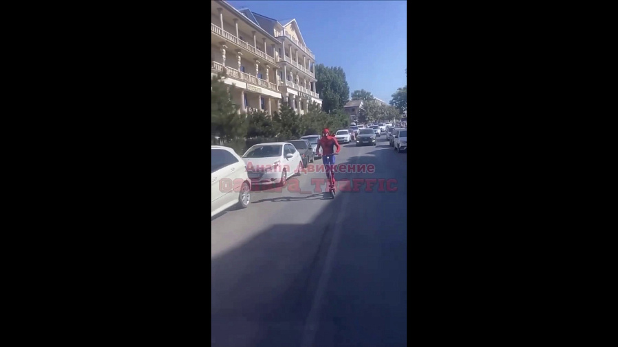 В Анапе полиция задержала человека-паука, укравшего музыкальную колонку «для спасения мира»