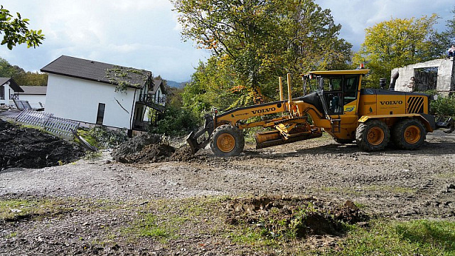 В Сочи проводят проверку законности постройки домов, поврежденных оползнем