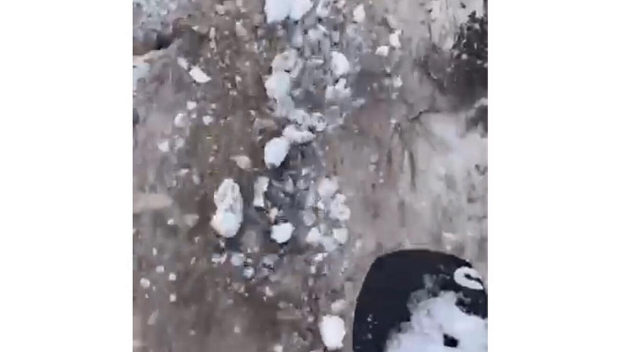 В Сочи на горнолыжном курорте под подъёмником сошла лавина вместе с грунтом (ВИДЕО)