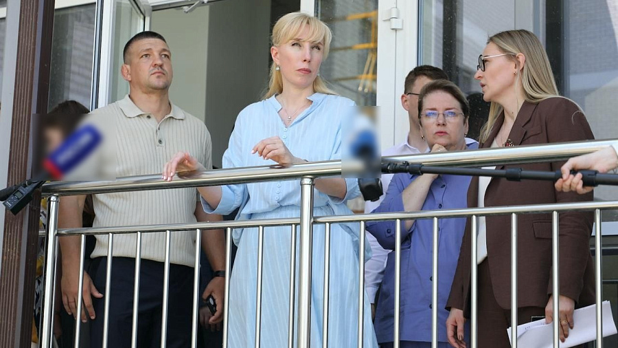 Вице-губернатор Анна Минькова осмотрела две новые школы в Краснодаре