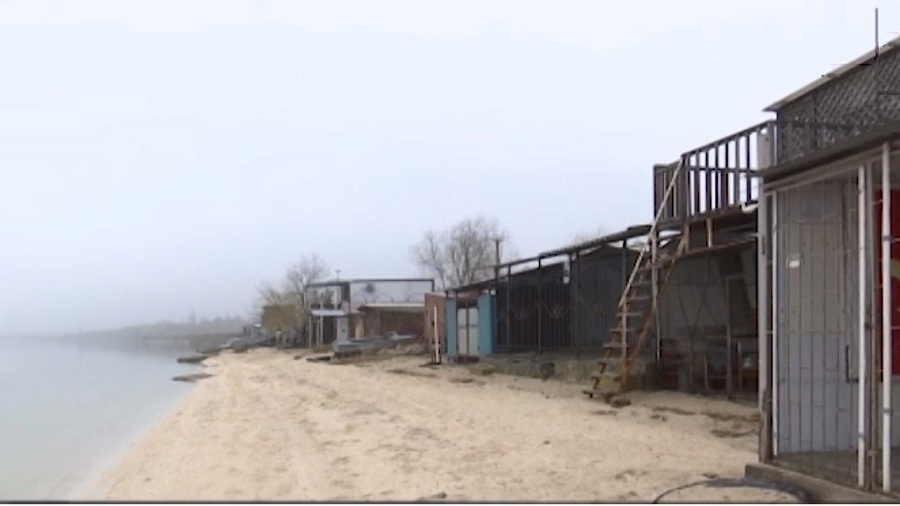 В Ейске сносят более сотни строений, незаконно стоявших на берегу лимана