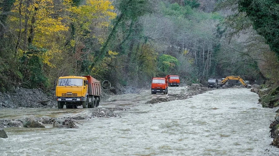 В Сочи начали расчистку русла реки Кудепста