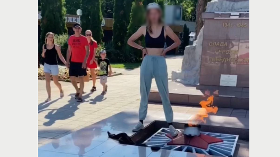 В Геленджике установили личность девушки, осквернившей Вечный огонь