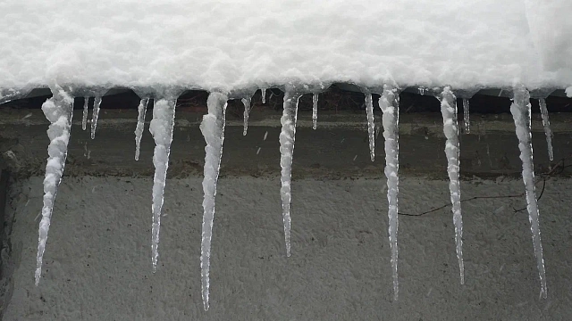 В Новороссийске сосулька с крыши упала на голову 8-летнему мальчику