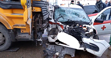 В Абинске два человека погибли при столкновении грузовика и легковушки