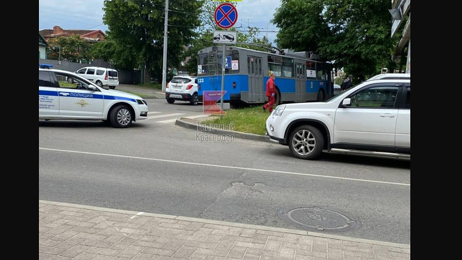 15-летняя девочка погибла. В полиции Краснодара сообщили новые подробности страшного ДТП с троллейбусом, сбившим подростка
