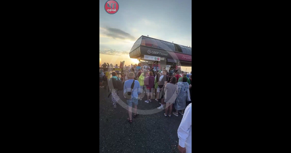 В Сочи на канатной дороге на высоте более 2 тысяч метров над уровнем ...
