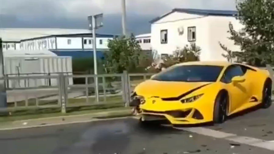 В Сочи 19-летний парень разбил взятую напрокат Lamborghini стоимостью миллионы рублей