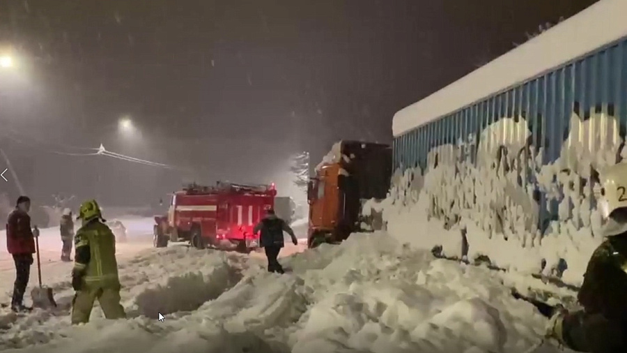 В Краснодарском крае из-за аномального снегопада выставили свыше 300 пунктов обогрева