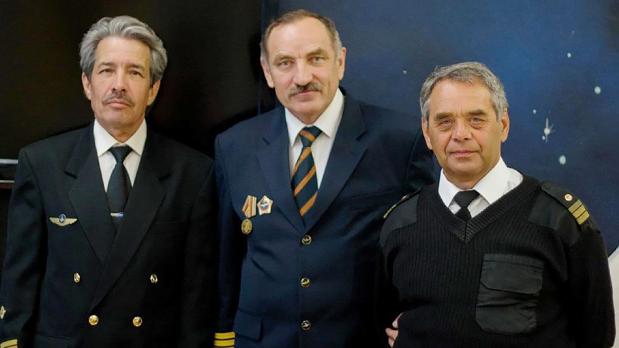 Пилотов, посадивших в Анапе самолет с загоревшимся двигателем, наградили орденом Мужества спустя 26 лет
