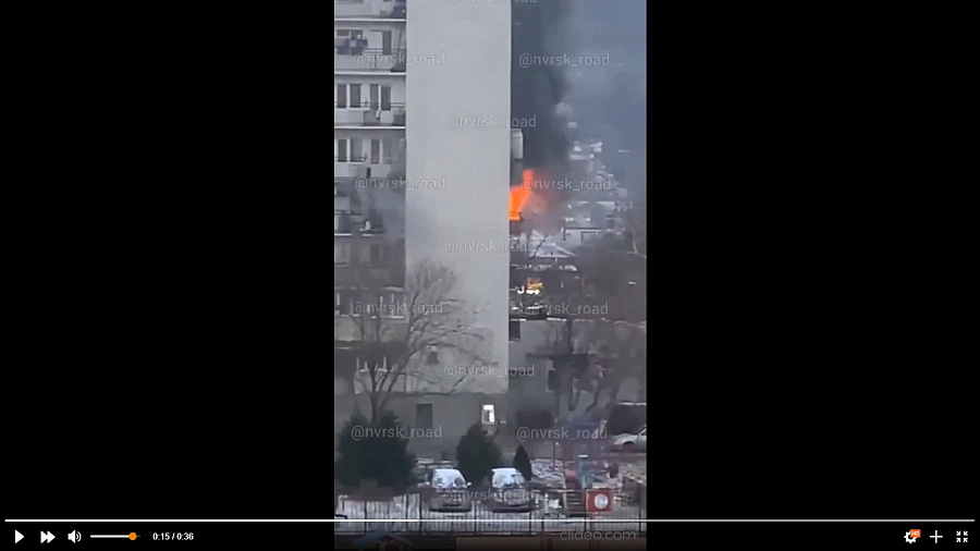 Жители Новороссийска сняли на видео горящую квартиру в многоэтажке