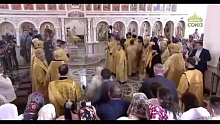 Падение патриарха Кирилла во время освящения храма святых Петра и Февронии в Новороссийске попало на видео