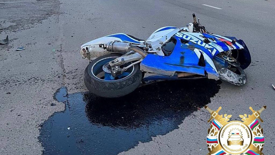 На Кубани при столкновении со столбом на обочине погиб 31-летний мотоциклист
