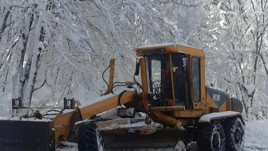  В Краснодарском крае из-за снегопада закрыли для проезда Шаумянский перевал 