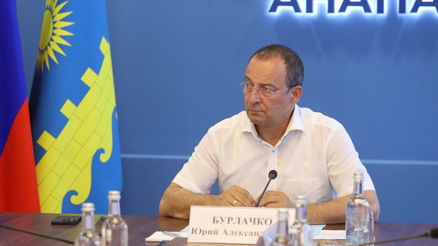 Председатель ЗСК Юрий Бурлачко провел прием граждан в Анапе