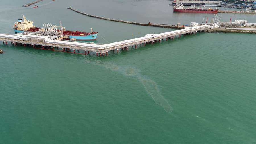 СК возбудил уголовное дело по факту загрязнения нефтепродуктами акватории Черного моря в Туапсе
