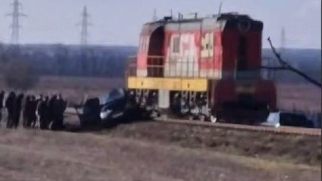 Два человека пострадали при столкновении легковушки с поездом на Кубани